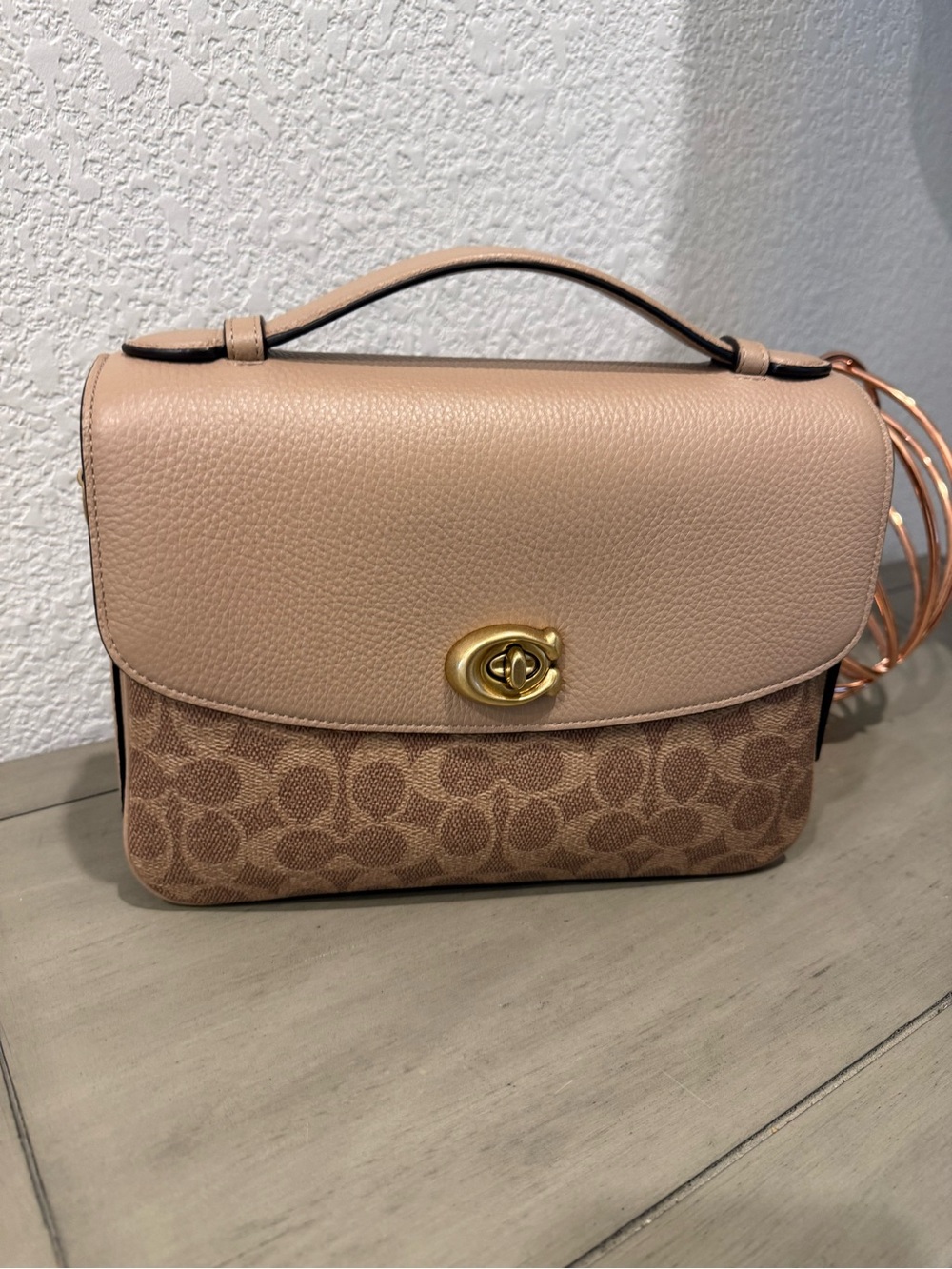 🤍 🤍 COACH Cassie Crossbody
Signature Canvas Bag - Tan Taupe